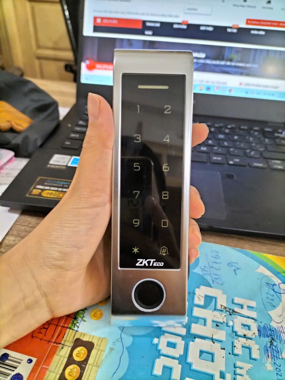 Thiết bị kiểm soát ra vào vân tay, thẻ  . Mở cửa App Wifi từ xa ZKTeco MK-V1